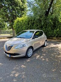 lancia ypsilon  gold  5 porte 