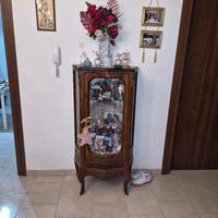 vetrina antica arte povera 