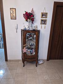 vetrina antica arte povera 