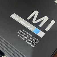 KORG M1 + 2 CARDS- Music Workstation