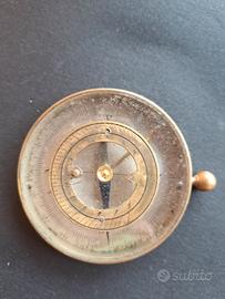 orologio solare con bussola antico