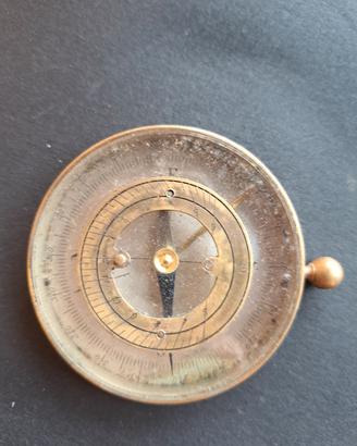 orologio solare con bussola antico
