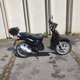 Scarabeo 50cc 4T nero perfetto - con bauletto e te