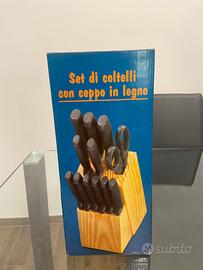 Set di coltelli con ceppo in legno - nuovo
