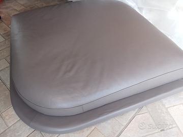 Pouf in vera pelle  