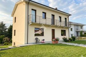 VILLA SINGOLA A GASSINO TORINESE