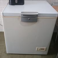 Cucina, freezer pozzetto, tavolo 