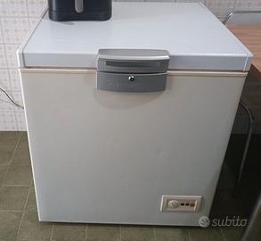 Cucina, freezer pozzetto, tavolo 