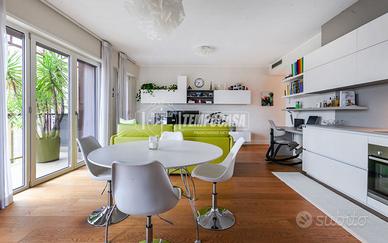 AMPIO BILOCALE CON TERRAZZO E BALCONE