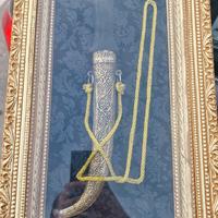 Pregiato Pugnale Arabo "Jambiya" in Teca Dorata  