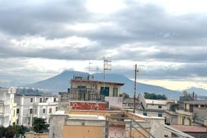 Via carlo de marco- villa trifamiliare