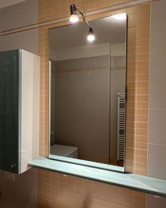 Specchio con mensola ed armadietto bagno