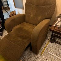 Poltrona reclinabile connmeccanismo elettrico