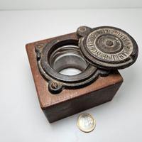 Calamaio antico in legno e metallo 