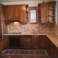 Cucina nuova in castagno e marmo