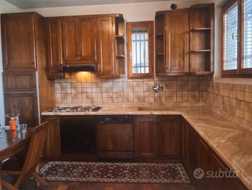 Cucina nuova in castagno e marmo