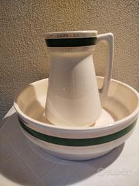 set da lavabo vintage composto da brocca e catino 