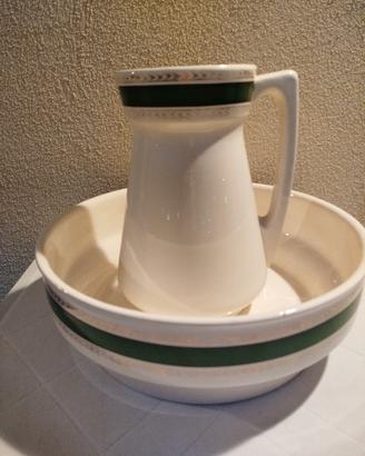 set da lavabo vintage composto da brocca e catino 