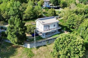 VILLA INDIPENDENTE CON SPLENDIDA VISTA SULLA VALLE
