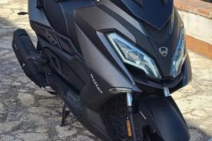 scooter  accessoriato di bauletto ,allarme 