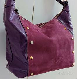 Borsa da donna vera pelle colore viola firmata.