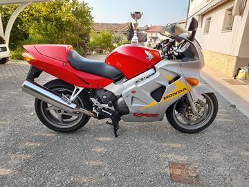 Honda VFR 800 - 1999 annuncio per amico