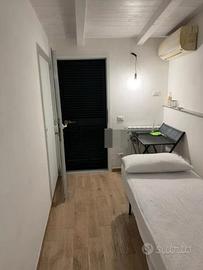 TOR PIGNATTARA STANZA SiNGOLA BEN COLLEGATA