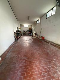 AUTORIMESSA A PRATO