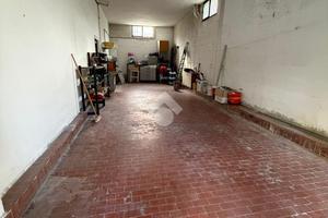 AUTORIMESSA A PRATO