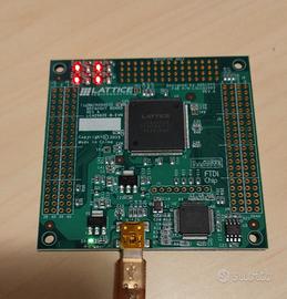 Scheda di sviluppo CPLD Lattice ispMACH 4256ZE