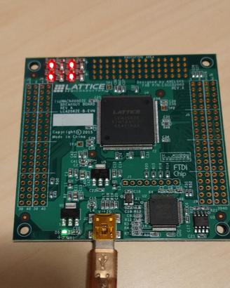 Scheda di sviluppo CPLD Lattice ispMACH 4256ZE