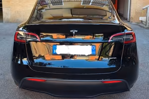 Tesla Model Y Long Range  AWD 