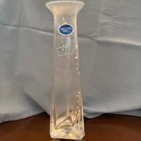Vaso triangolare in cristallo con base in argento