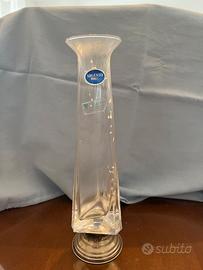 Vaso triangolare in cristallo con base in argento