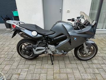 BMW F800ST con tris bauletti BMW e cavalletto cen