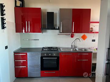 Cucina IKEA con forno e lavastoviglie già smontata