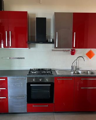 Cucina IKEA con forno e lavastoviglie già smontata