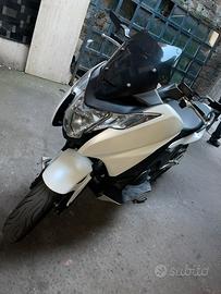 Honda integra 750