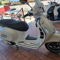 Piaggio Vespa 300 GTS hpe UNIPRO 2023