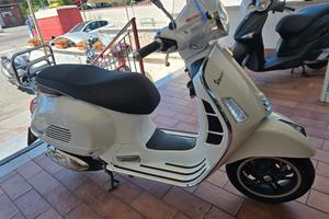 Piaggio Vespa 300 GTS hpe UNIPRO 2023