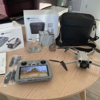 DJI Mini 3 Pro + Fly More Kit + RC con schermo