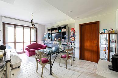 Appartamento di 78 m² con 2 locali e box auto a Pe
