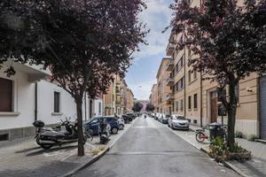 Posto auto scoperto piano terra via col di lana