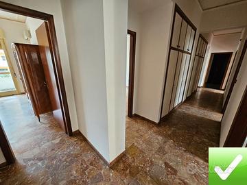 Ampio Appartamento Con Posto Auto Viale Aldo Moro