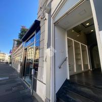 NEGOZIO A NAPOLI