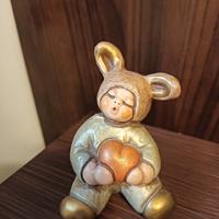 bimbo vestito da coniglio Thun 