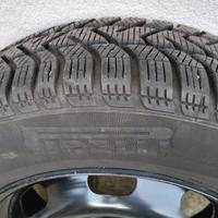 Pneumatici invernali Pirelli e cerchi 195/65 R15