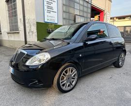 Lancia Ypsilon 1.4 16V Sport MomoDesign