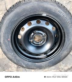 gomma auto su cerchio