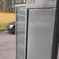 Dispongo d i frigoriferi in foto ,pari l nuovo.